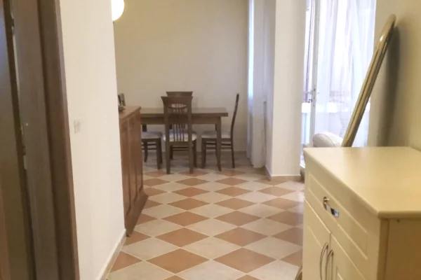 Shtepi me qera Apartament ne Tirane, 3+1, Mobilimi E mobiluar, Pagesa 1,000  Euro.