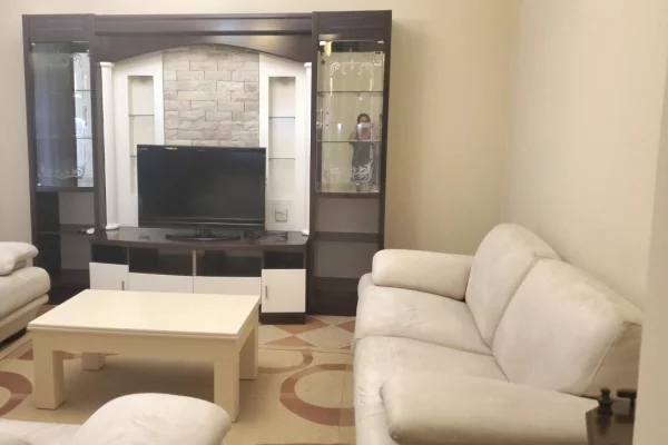 Shtepi me qera 3+1 ne Tirane - 1,000 Euro