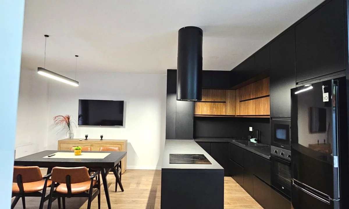 Shtepi ne shitje Apartament ne Tirane, 2+1, Mobilimi E mobiluar, Pagesa 260,000  Euro.