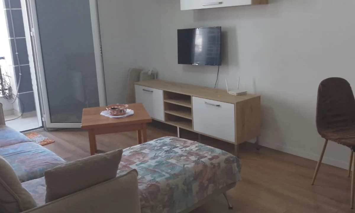 Shtepi me qera Apartament ne Tirane, 1+1, Mobilimi E mobiluar, Pagesa 60,000  Leke.