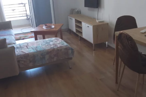 Shtepi me qera Apartament ne Tirane, 1+1, Mobilimi E mobiluar, Pagesa 60,000  Leke.