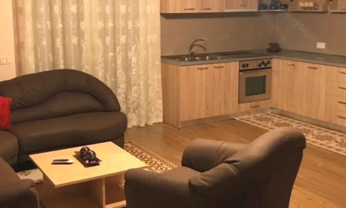 Shtepi me qera Apartament ne Tirane, 3+1, Mobilimi E mobiluar, Pagesa 60,000  Leke.