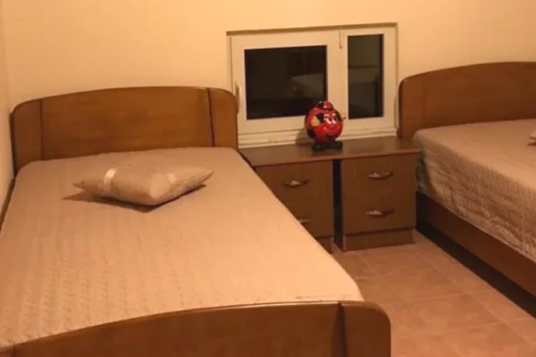 Shtepi me qera Apartament ne Tirane, 3+1, Mobilimi E mobiluar, Pagesa 60,000  Leke.
