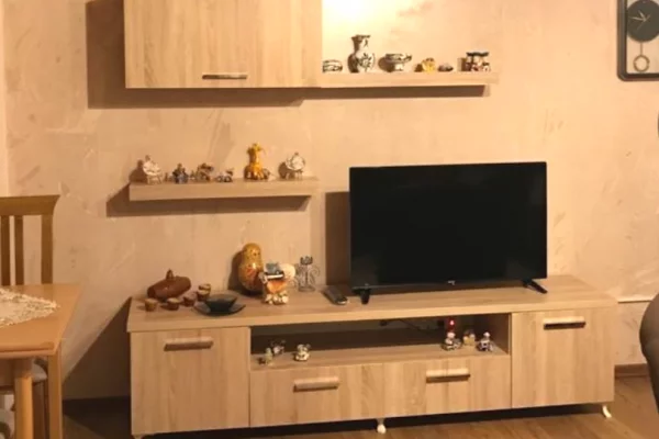 Shtepi me qera Apartament ne Tirane, 3+1, Mobilimi E mobiluar, Pagesa 60,000  Leke.