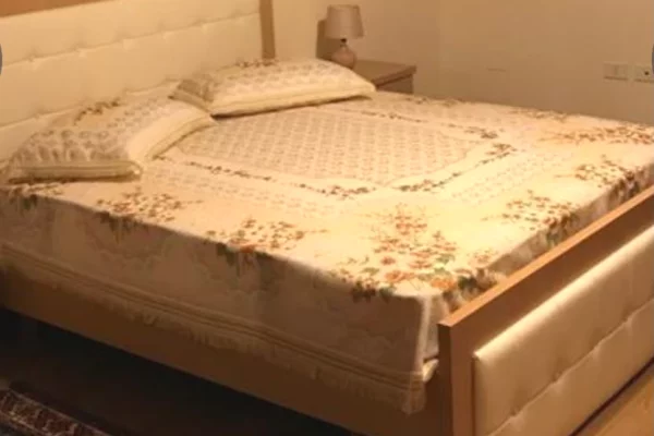 Shtepi me qera Apartament ne Tirane, 3+1, Mobilimi E mobiluar, Pagesa 60,000  Leke.