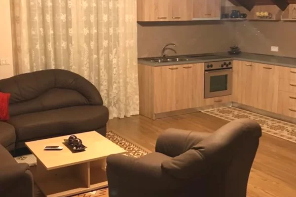 Shtepi me qera 3+1 ne Tirane - 60,000 Leke