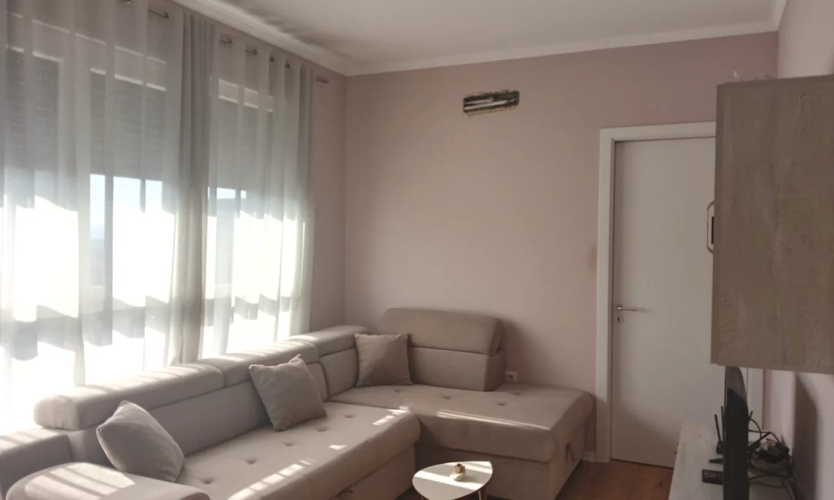 Shtepi me qera Apartament ne Tirane, 1+1, Mobilimi E mobiluar, Pagesa 500  Euro.