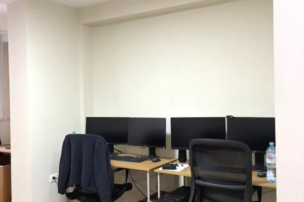 Ambient biznesi me qera 3+1 ne Tirane - 60,000 Leke