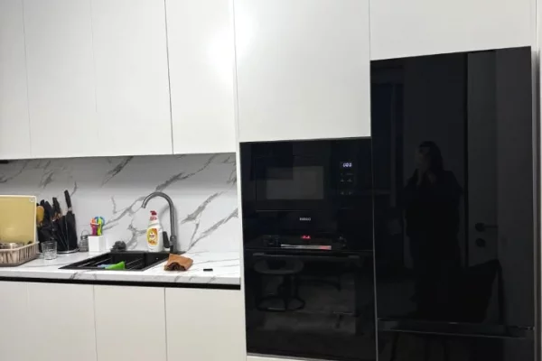 Shtepi me qera Apartament ne Tirane, 2+1, Mobilimi E mobiluar, Pagesa 80,000  Leke.