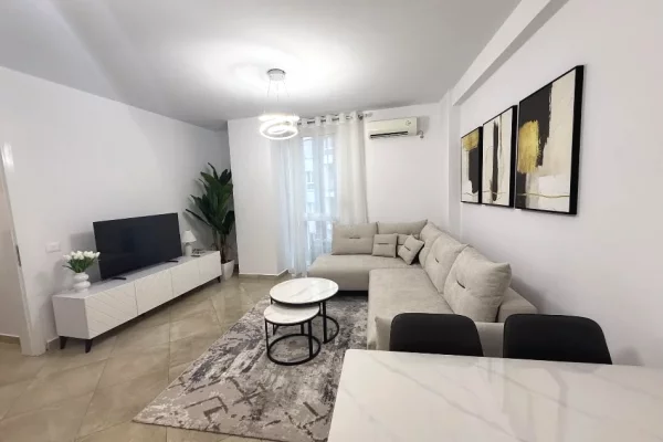 Shtepi me qera 2+1 ne Tirane - 80,000 Leke