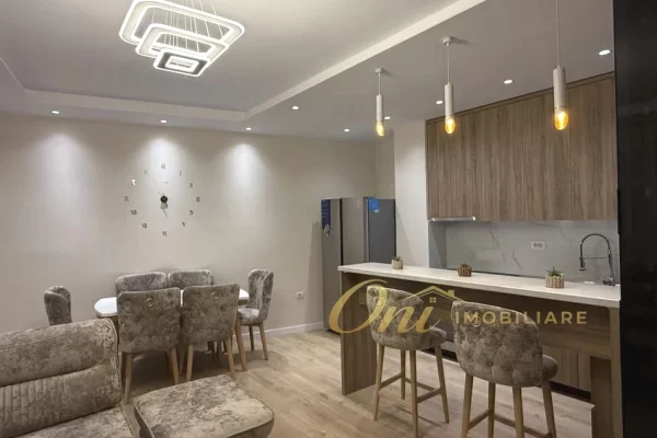 Shtepi me qera Apartament ne Tirane, 2+1, Mobilimi E mobiluar, Pagesa 80,000  Leke.