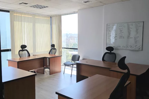 JEPET ZYRE ME QERA, PRANE TOPTANIT 