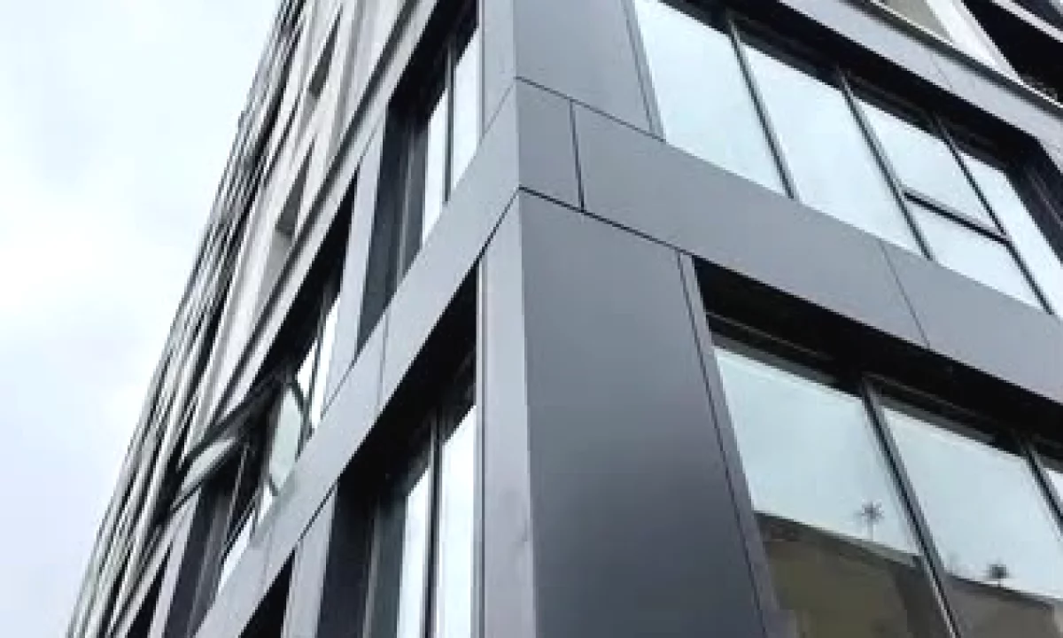 JEPET ZYRE 102M2 ME QERA, RRUGA E BARRIKADAVE 