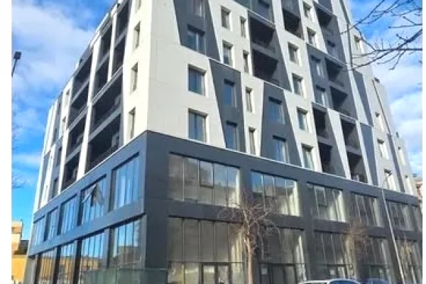 JEPET ZYRE 102M2 ME QERA, RRUGA E BARRIKADAVE 