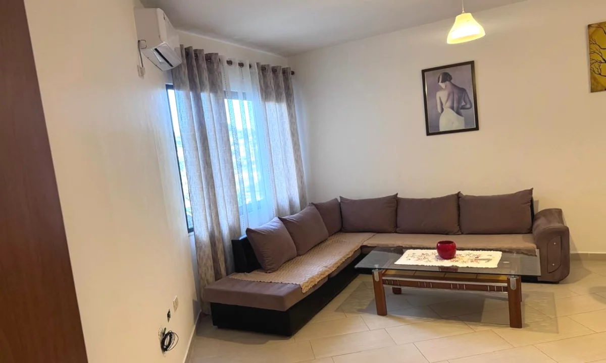 Shtepi me qera Apartament ne Tirane, 1+1, Mobilimi E mobiluar, Pagesa 40,000  Leke.