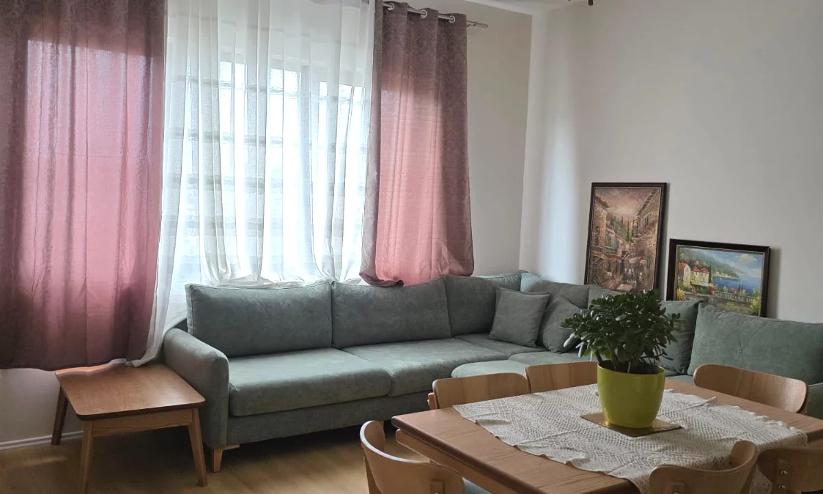 Shtepi me qera Apartament ne Tirane, 1+1, Mobilimi E mobiluar, Pagesa 80,000  Leke.