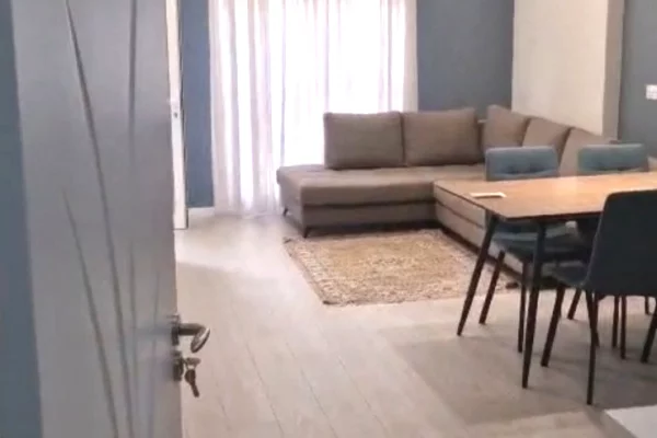 JEPET APARTAMENT ME QERA 1+1, STACIONI I TRENIT