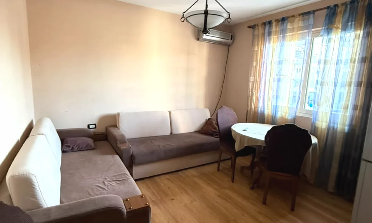 Shtepi me qera Apartament ne Tirane, 2+1, Mobilimi E mobiluar, Pagesa 50,000  Leke.