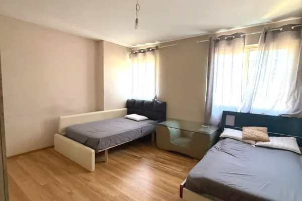 Shtepi me qera Apartament ne Tirane, 2+1, Mobilimi E mobiluar, Pagesa 50,000  Leke.