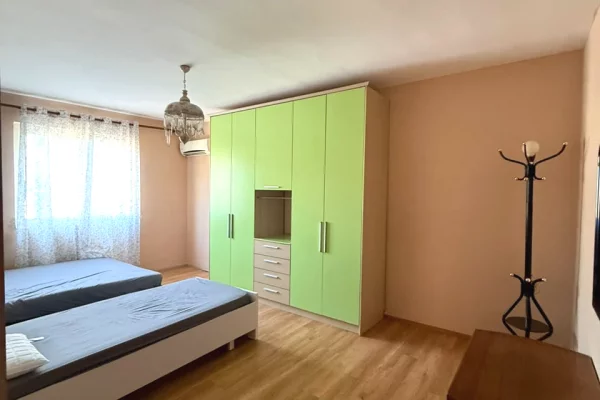 Shtepi me qera Apartament ne Tirane, 2+1, Mobilimi E mobiluar, Pagesa 50,000  Leke.