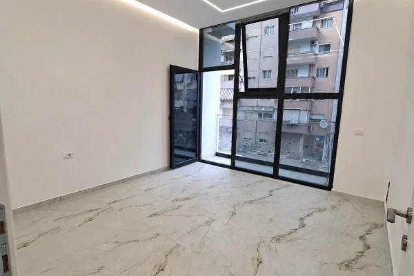Business Property for Rent 3+1 in Tirana - 70,000 Leke