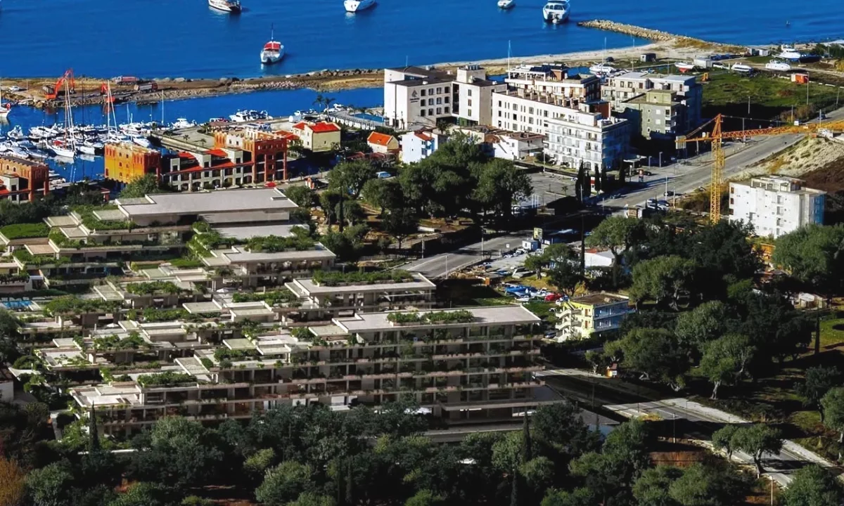Shtepi ne shitje Apartament ne Vlore, Garsoniere, Mobilimi Bosh, pa mobiluar, Pagesa 125,000  Euro.