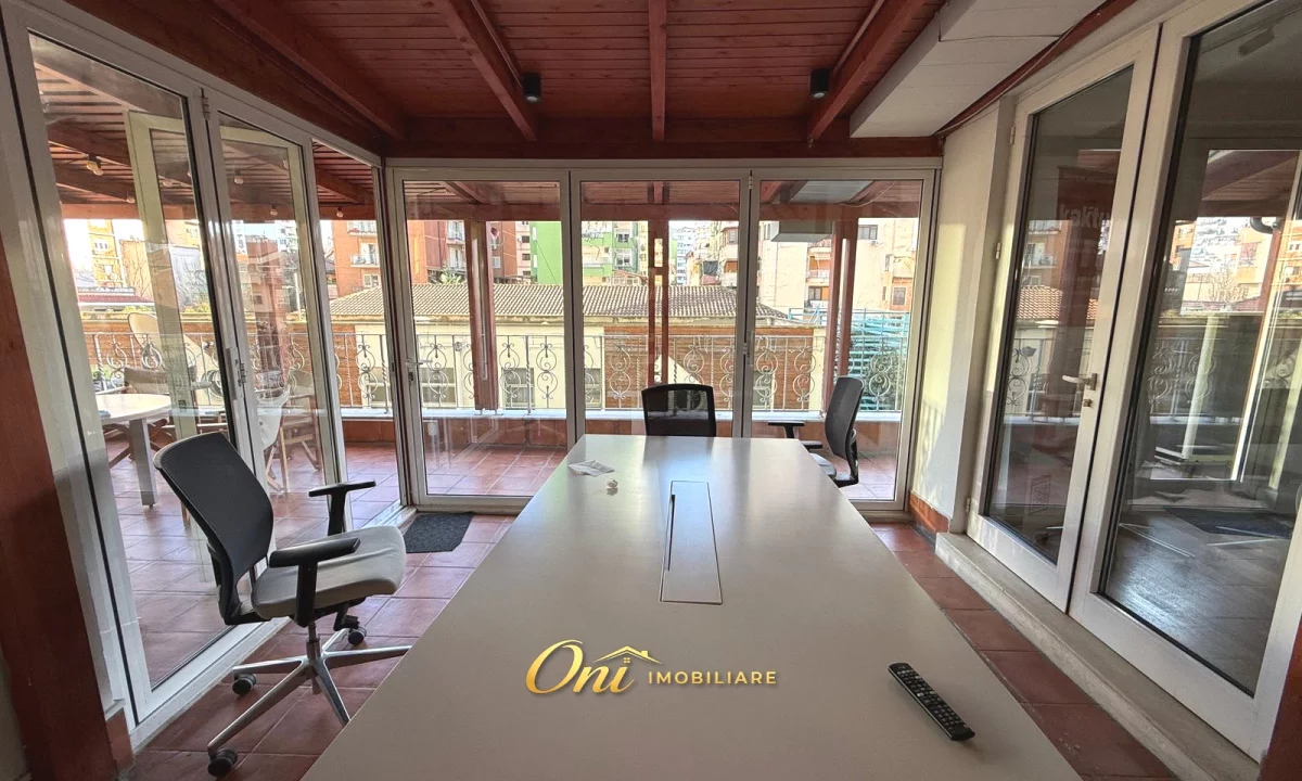 Shtepi ne shitje Apartament ne Tirane, 3+1, Mobilimi E mobiluar, Pagesa 470,000  Euro.