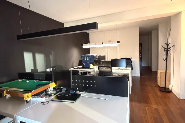 Shtepi ne shitje Apartament ne Tirane, 3+1, Mobilimi E mobiluar, Pagesa 470,000  Euro.