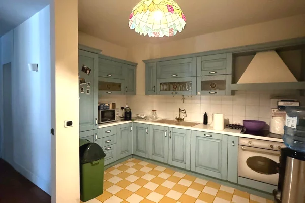 Shtepi ne shitje Apartament ne Tirane, 3+1, Mobilimi E mobiluar, Pagesa 470,000  Euro.