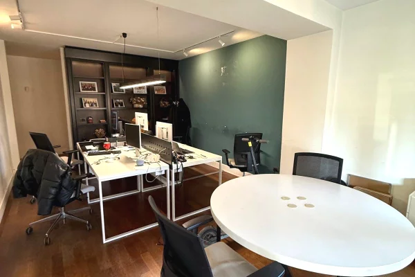 Shtepi ne shitje Apartament ne Tirane, 3+1, Mobilimi E mobiluar, Pagesa 470,000  Euro.