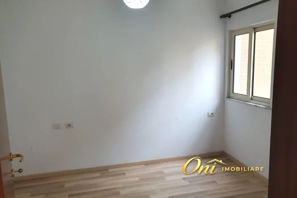 Shtepi me qera Apartament ne Tirane, 1+1, Mobilimi Bosh, pa mobiluar, Pagesa 45,000  Leke.