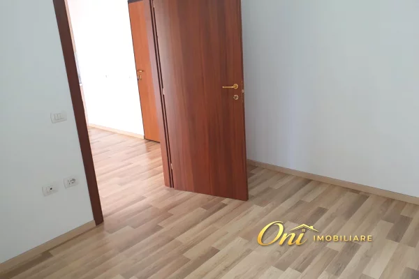 Shtepi me qera Apartament ne Tirane, 1+1, Mobilimi Bosh, pa mobiluar, Pagesa 45,000  Leke.