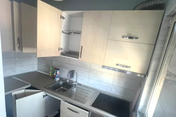 Shtepi me qera Apartament ne Tirane, 1+1, Mobilimi E mobiluar, Pagesa 45,000  Leke.
