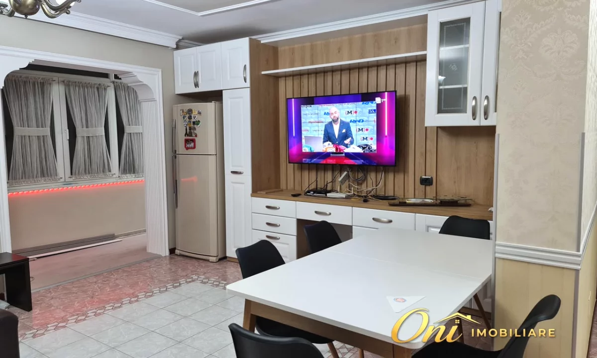Appartamento in affitto a Tirana 3+1, Arredato