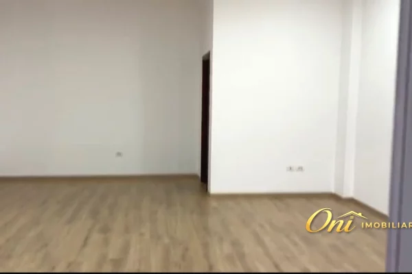 JEPET ZYRE ME QERA, RRUGA E KAVAJES