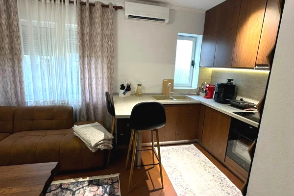 Appartamento in vendita a Tirana 1+1, Arredato