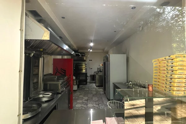 Ambiente Commerciale in Affitto 2+1 a Tirana - 2,500 Euro
