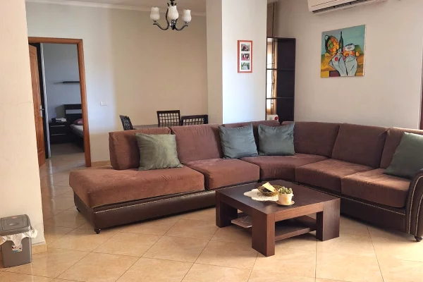 Shtepi me qera 2+1 ne Tirane - 60,000 Leke