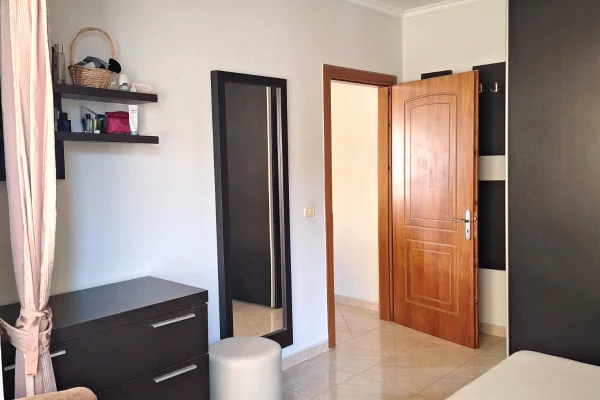 Shtepi me qera Apartament ne Tirane, 2+1, Mobilimi E mobiluar, Pagesa 60,000  Leke.