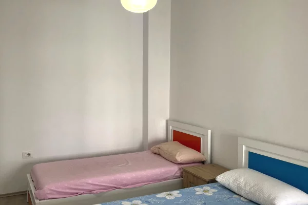 Shtepi me qera Apartament ne Tirane, 2+1, Mobilimi E mobiluar, Pagesa 55,000  Leke.
