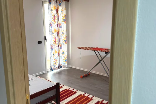 Shtepi me qera Apartament ne Tirane, 2+1, Mobilimi E mobiluar, Pagesa 50,000  Leke.