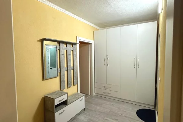 Shtepi me qera Apartament ne Tirane, 1+1, Mobilimi E mobiluar, Pagesa 45,000  Leke.