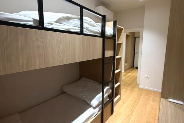 Shtepi me qera Apartament ne Tirane, 2+1, Mobilimi E mobiluar, Pagesa 1,300  Euro.