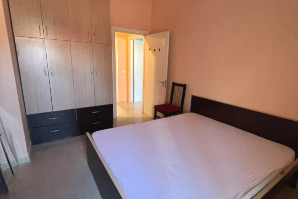 Shtepi me qera Apartament ne Tirane, 1+1, Mobilimi E mobiluar, Pagesa 50,000  Leke.
