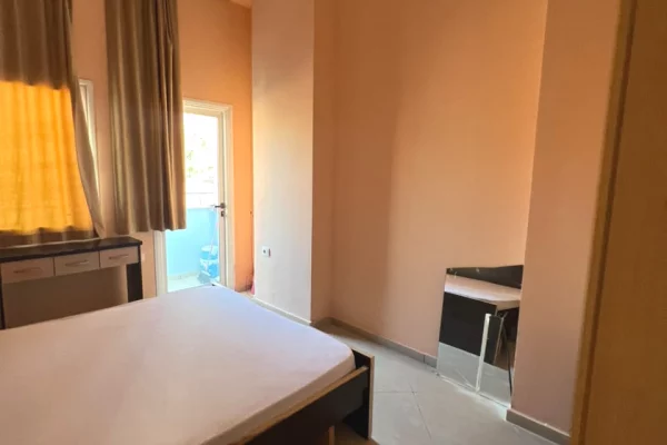 Shtepi me qera Apartament ne Tirane, 1+1, Mobilimi E mobiluar, Pagesa 50,000  Leke.