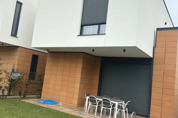 Shtepi me qera 2+1 ne Tirane - 3,400 Euro