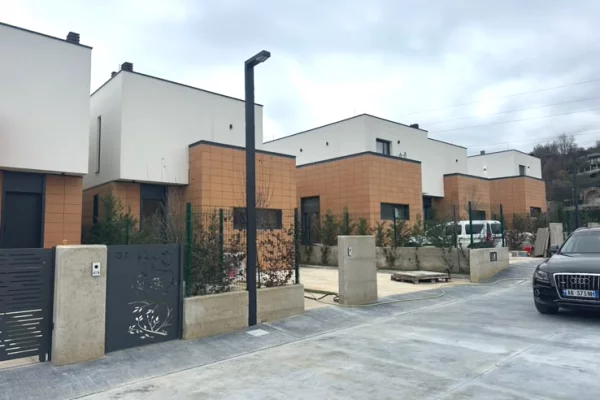 Shtepi me qera Vila Luksoze ne Tirane, 2+1, Mobilimi E mobiluar, Pagesa 3,400  Euro.
