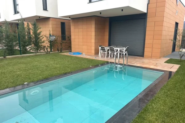 Shtepi me qera Vila Luksoze ne Tirane, 2+1, Mobilimi E mobiluar, Pagesa 3,400  Euro.