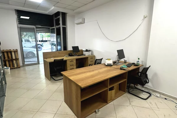 Ambient biznesi me qera 1+1 ne Tirane - 75,000 Leke