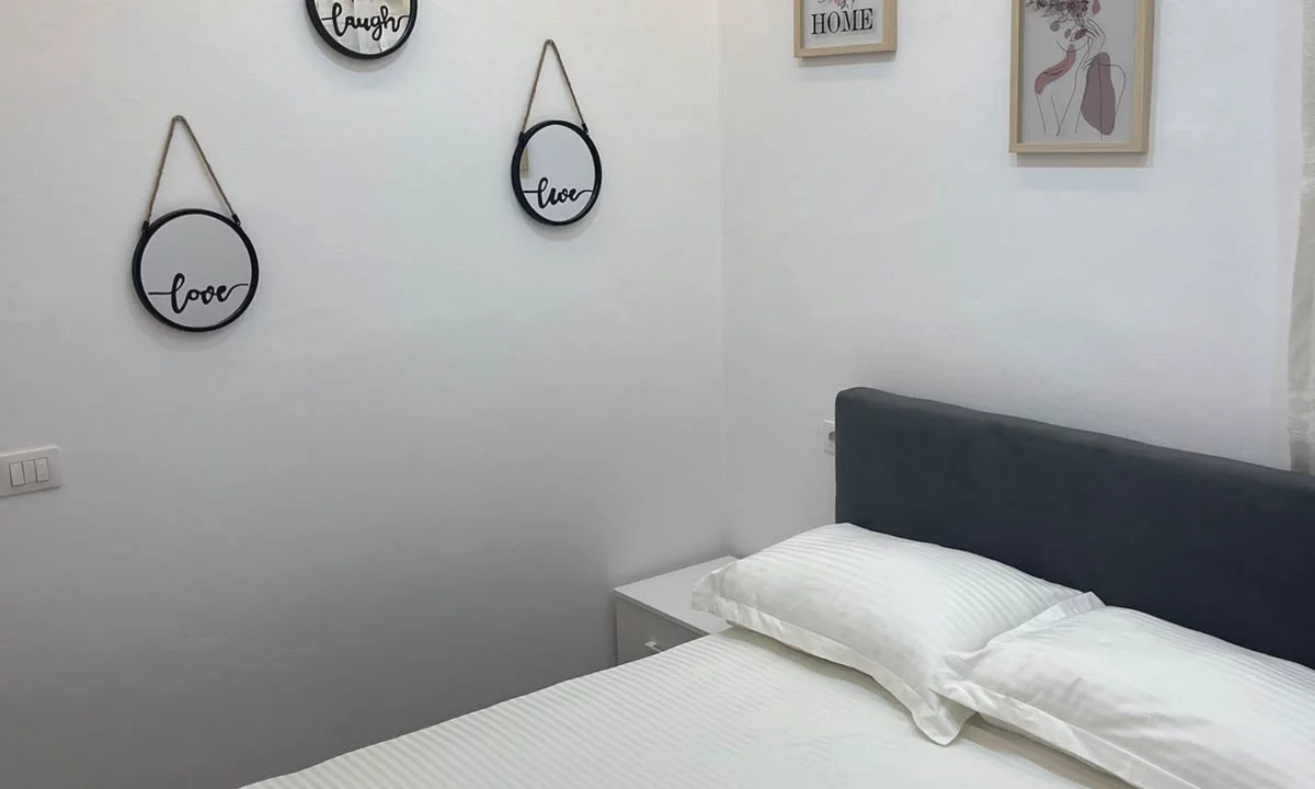 Shtepi me qera Apartament ne Tirane, Garsoniere, Mobilimi E mobiluar, Pagesa 40,000  Leke.